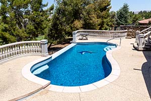 The unique combination of a kidney shape, tile mosaic, and vanishing edge give this Bakersfield, CA pool a sporty and energetic feel.